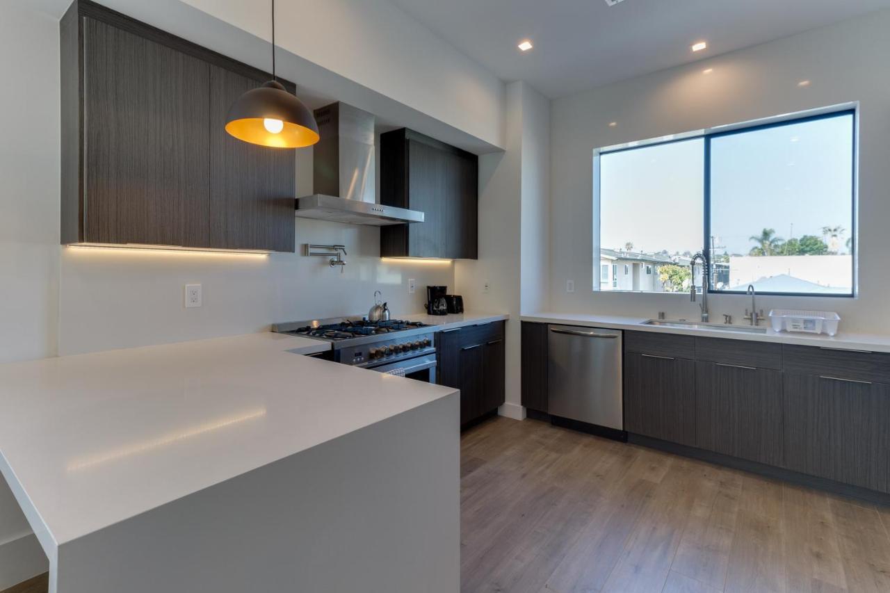 Modern 5 Bedroom Masterpiece With Rooftop Deck Los Angeles