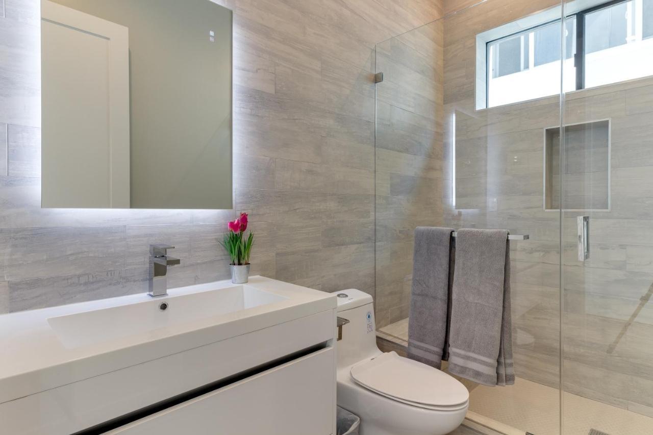 Modern 5 Bedroom Masterpiece With Rooftop Deck * Los Angeles