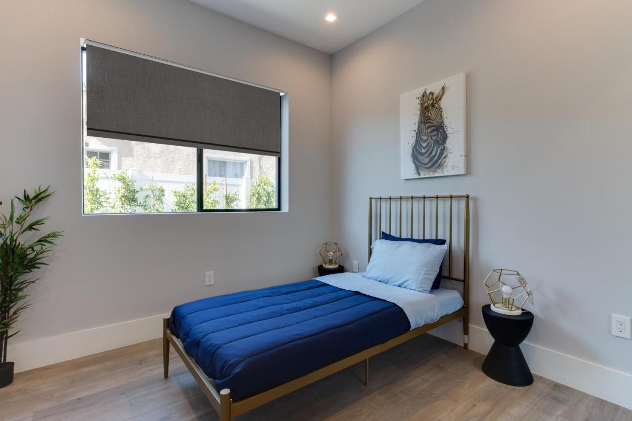 Modern 5 Bedroom Masterpiece With Rooftop Deck *