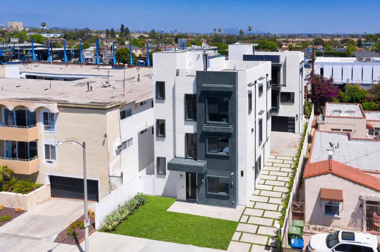 Modern 5 Bedroom Masterpiece With Rooftop Deck