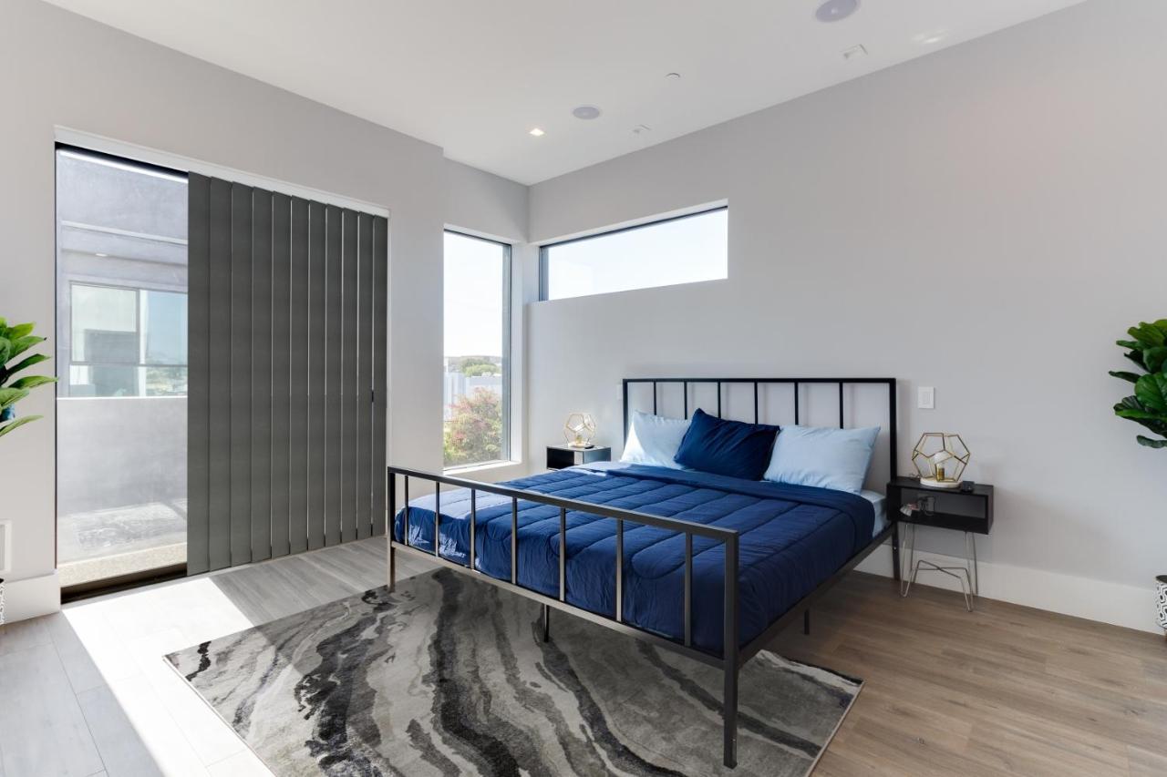 Modern 5 Bedroom Masterpiece With Rooftop Deck *
