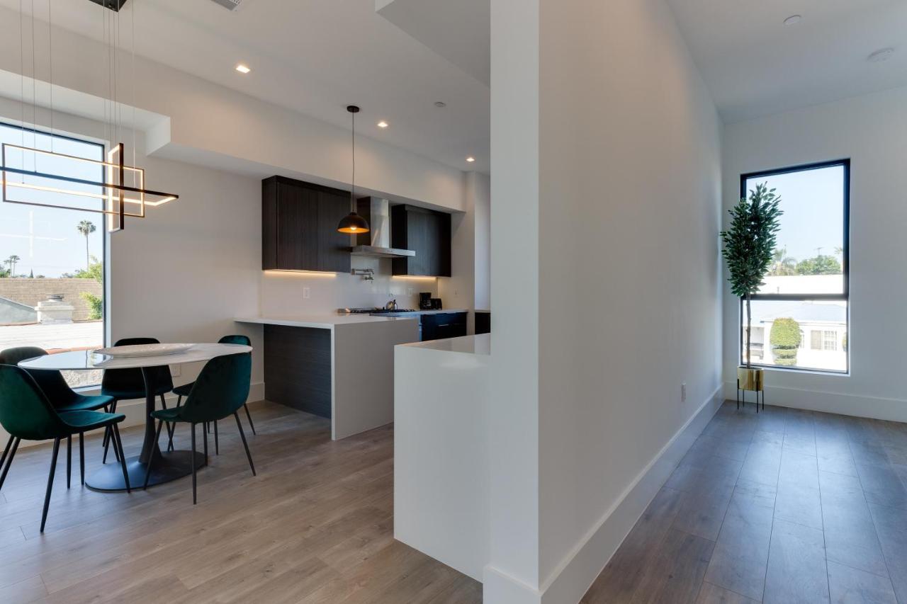 Modern 5 Bedroom Masterpiece With Rooftop Deck *